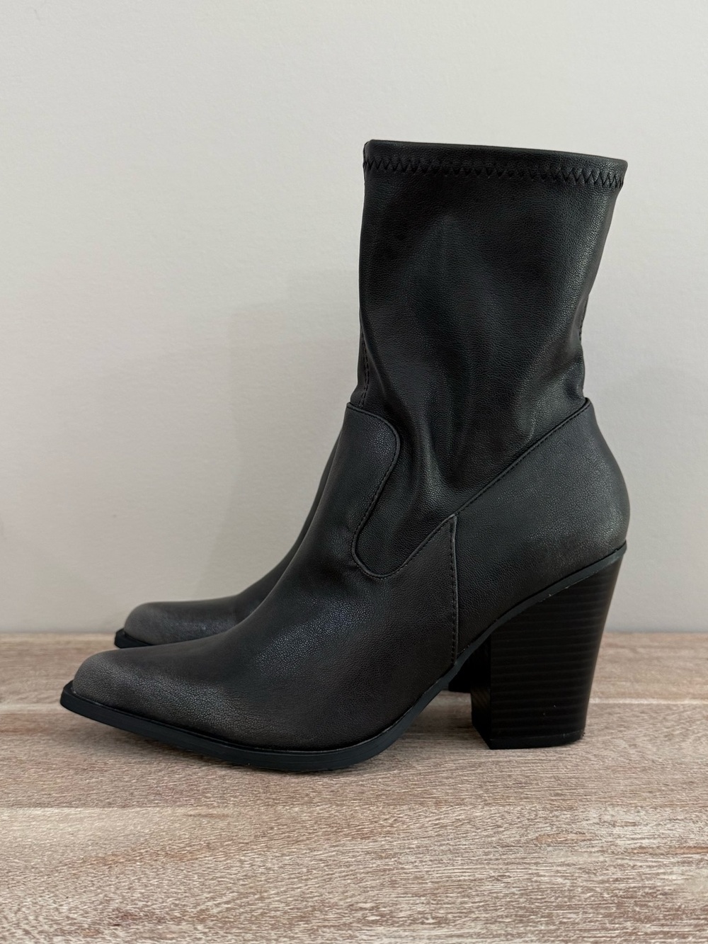 Sincerely Jules Leann Boots Size 8